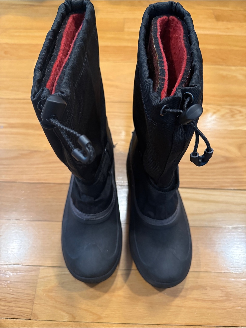 Kamik boys snowboots size 7 .